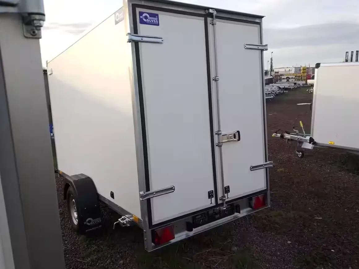 Blyss PKW Kofferanhänger 1300 kg mit 100 km/h
