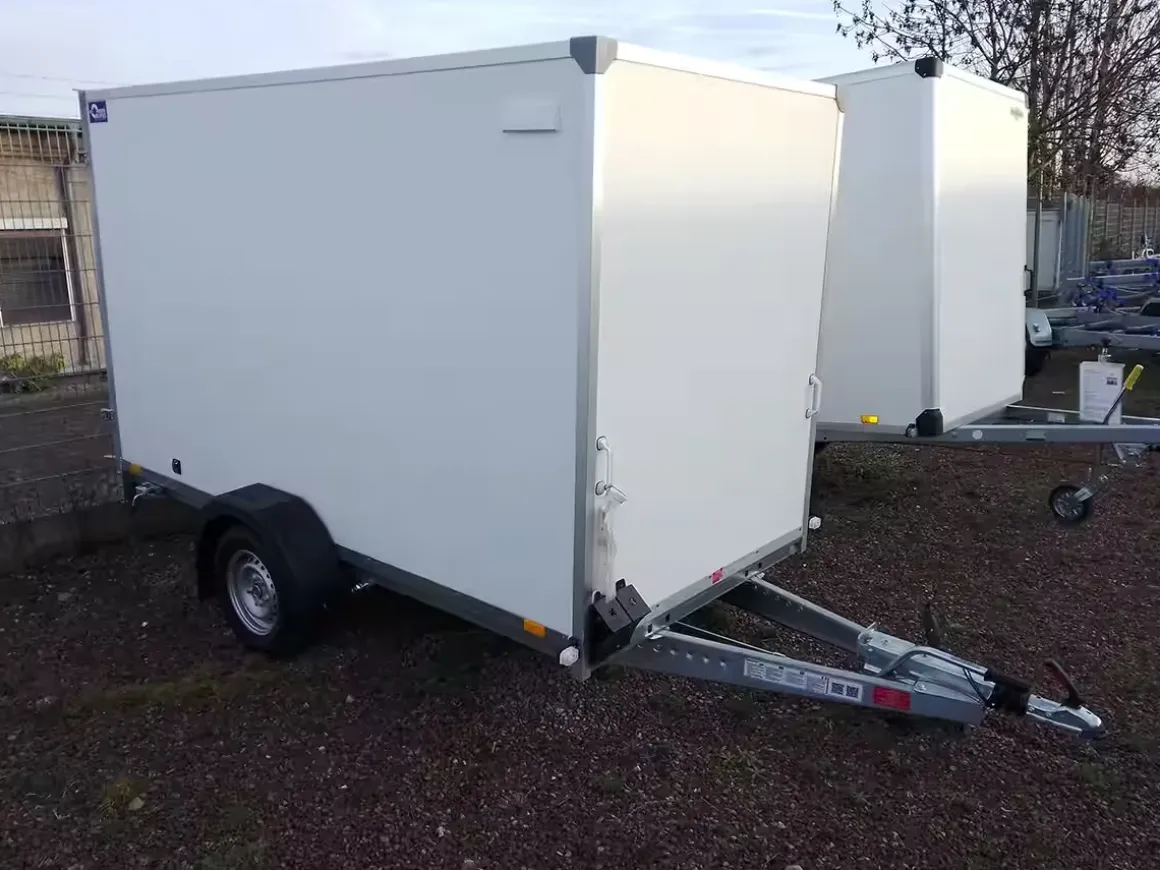 Blyss PKW Kofferanhänger 1300 kg mit 100 km/h
