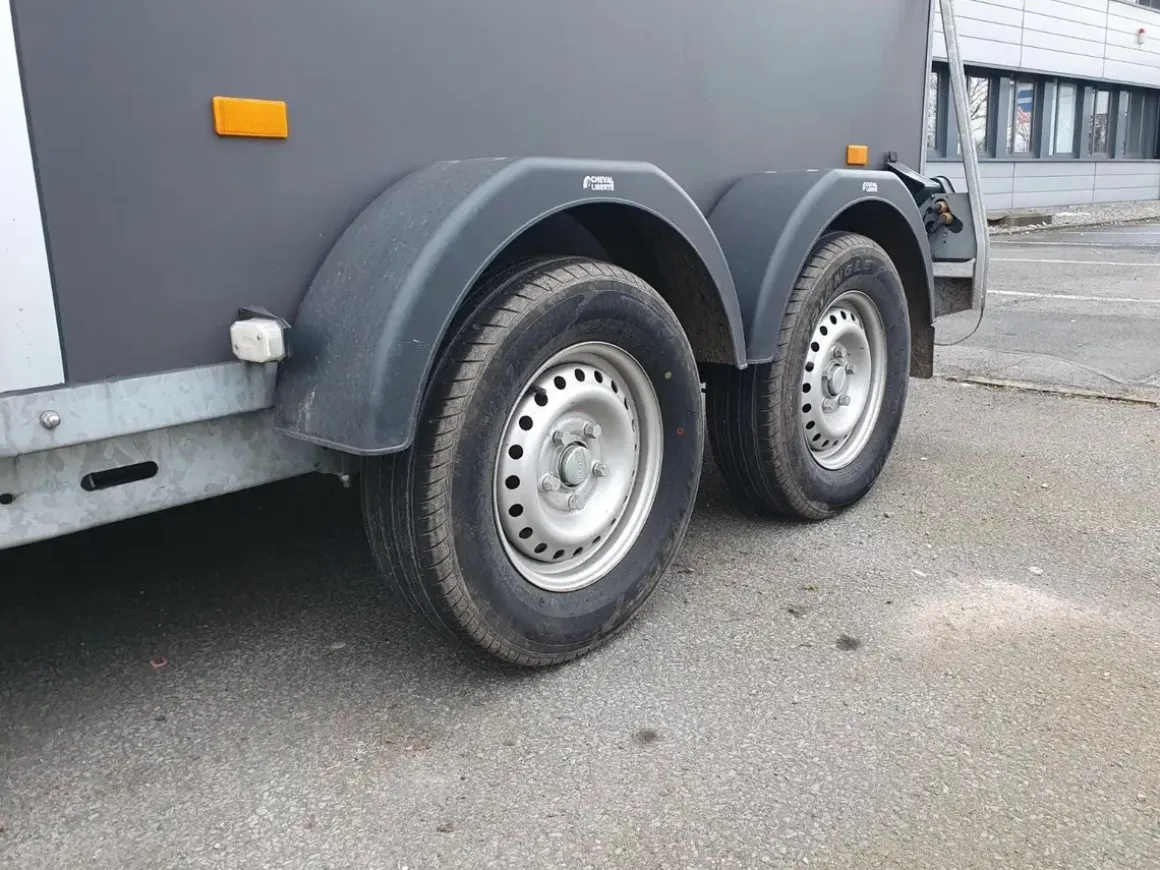 Cheval Liberte PKW Pferdeanhänger 2000kg 3150x1670x2300mm