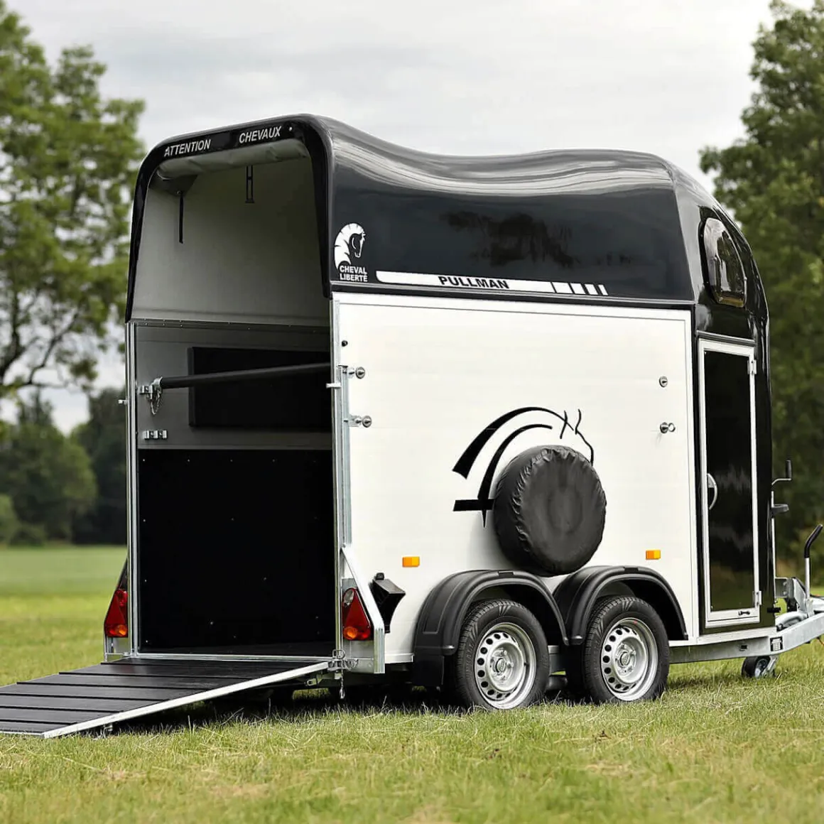 Cheval Liberté GOLD One Aluline 1600 kg mit Sattelkammer