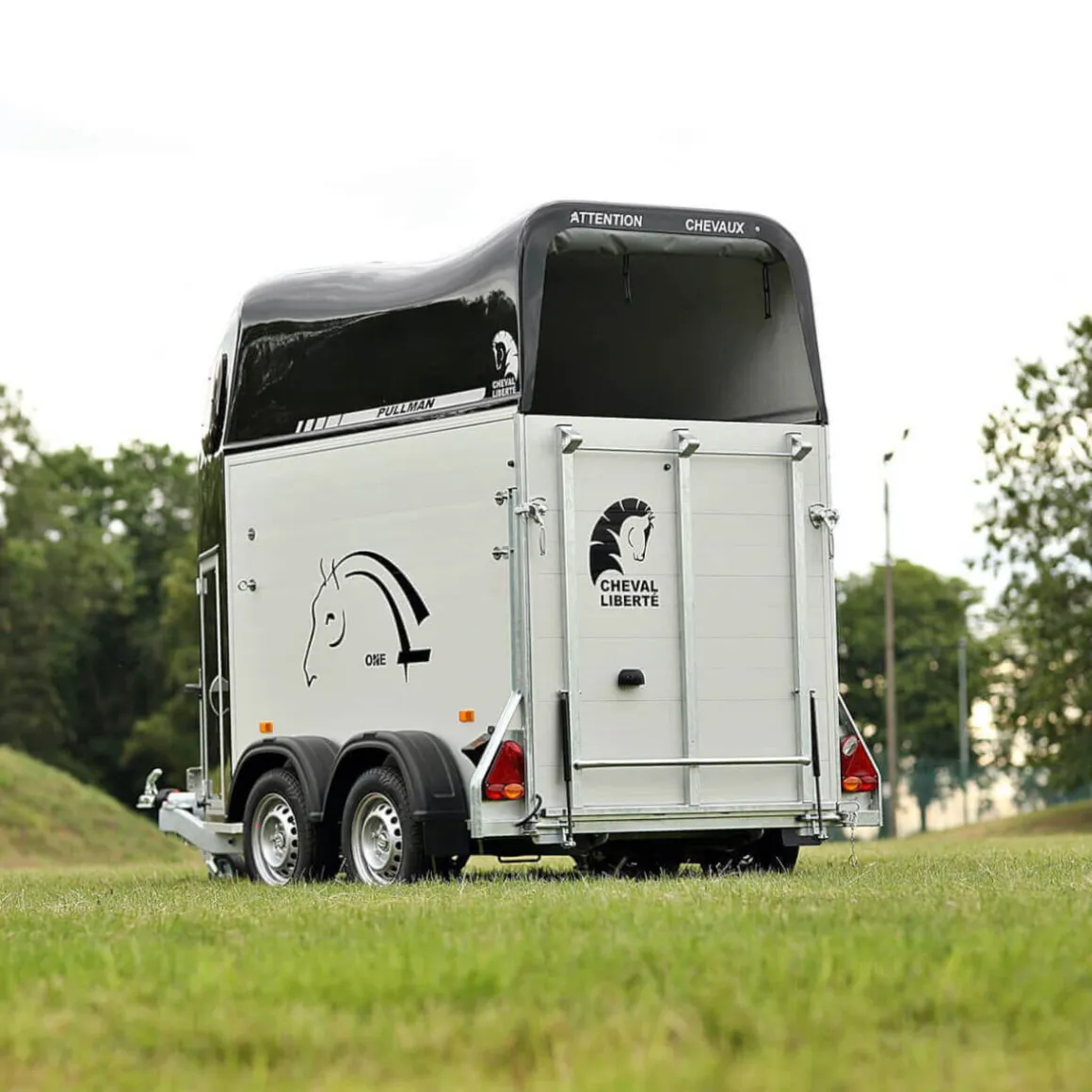 Cheval Liberté GOLD One Aluline 1600 kg mit Sattelkammer
