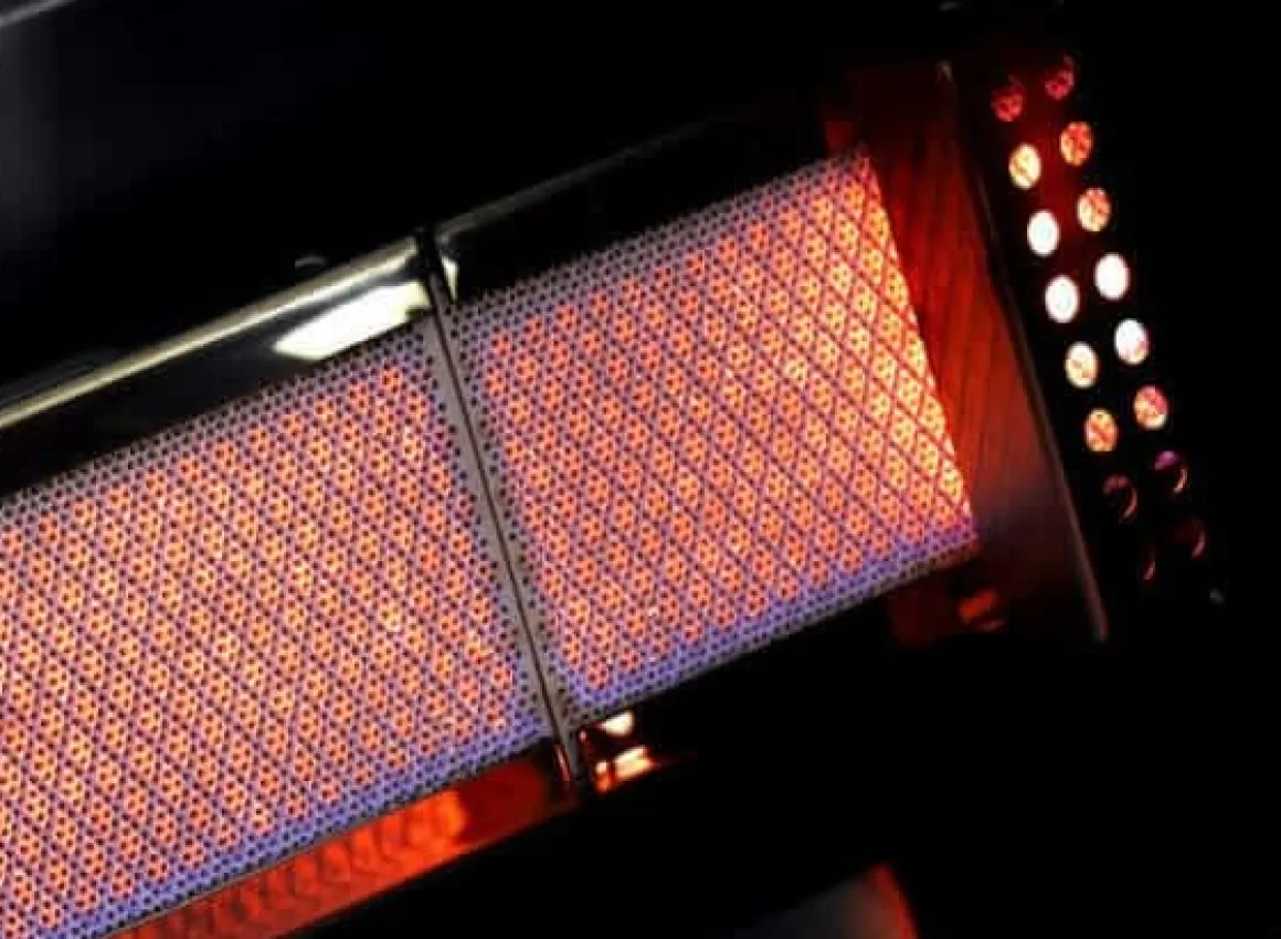 Crossray 4 Gasgrill by Heatstrip, 50 mbar inkl. Unterwagen und Seitentische