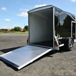 Debon Cargo Kofferanhänger 1300kg   Vollpoly mit Seitentür