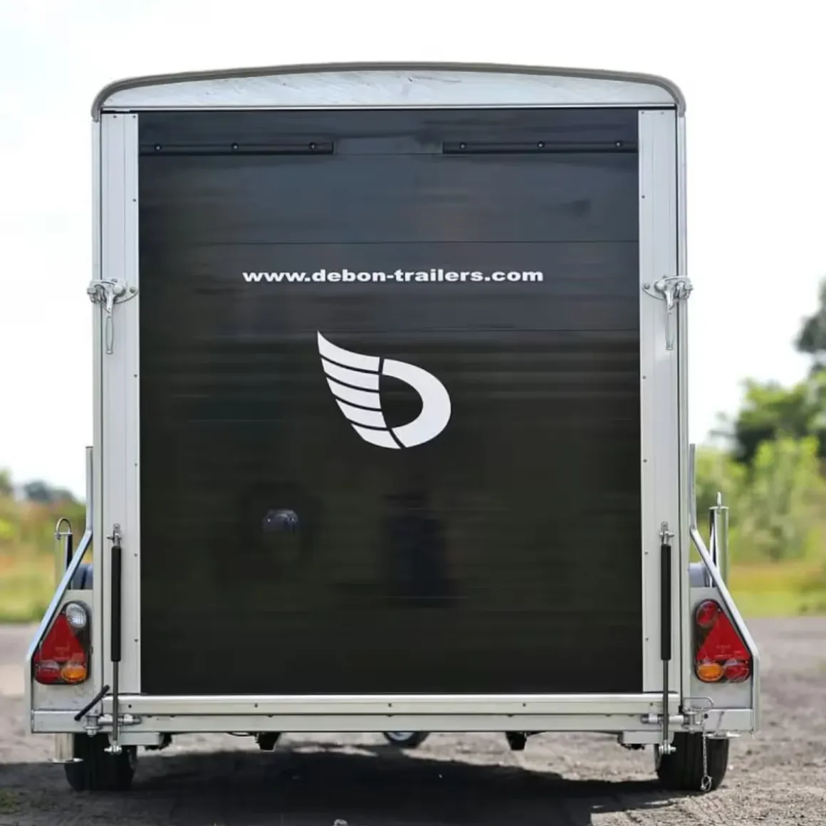 Debon Cargo Kofferanhänger 1300kg Vollpoly mit Seitentür