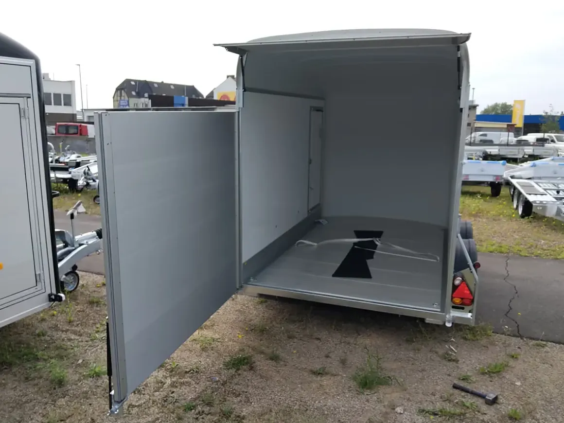 Debon C500 PKW-Kofferanhänger 2000 kg mit Seitentür