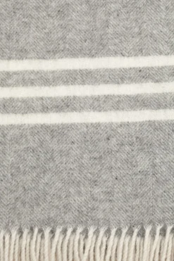 Decke Nostalgia 140x200 cm hellgrau mit Fransen, 100% Merino Wolle