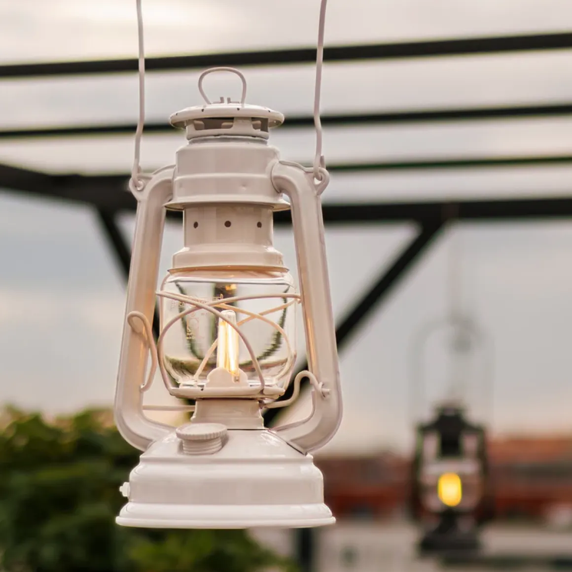 Feuerhand Baby Special 276 LED - Sturmlaterne im Retro-Design mit Akku Soft Beige