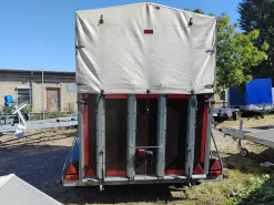 Gebrauchter Pferdeanhänger 2000 kg – Bastlerfahrzeug