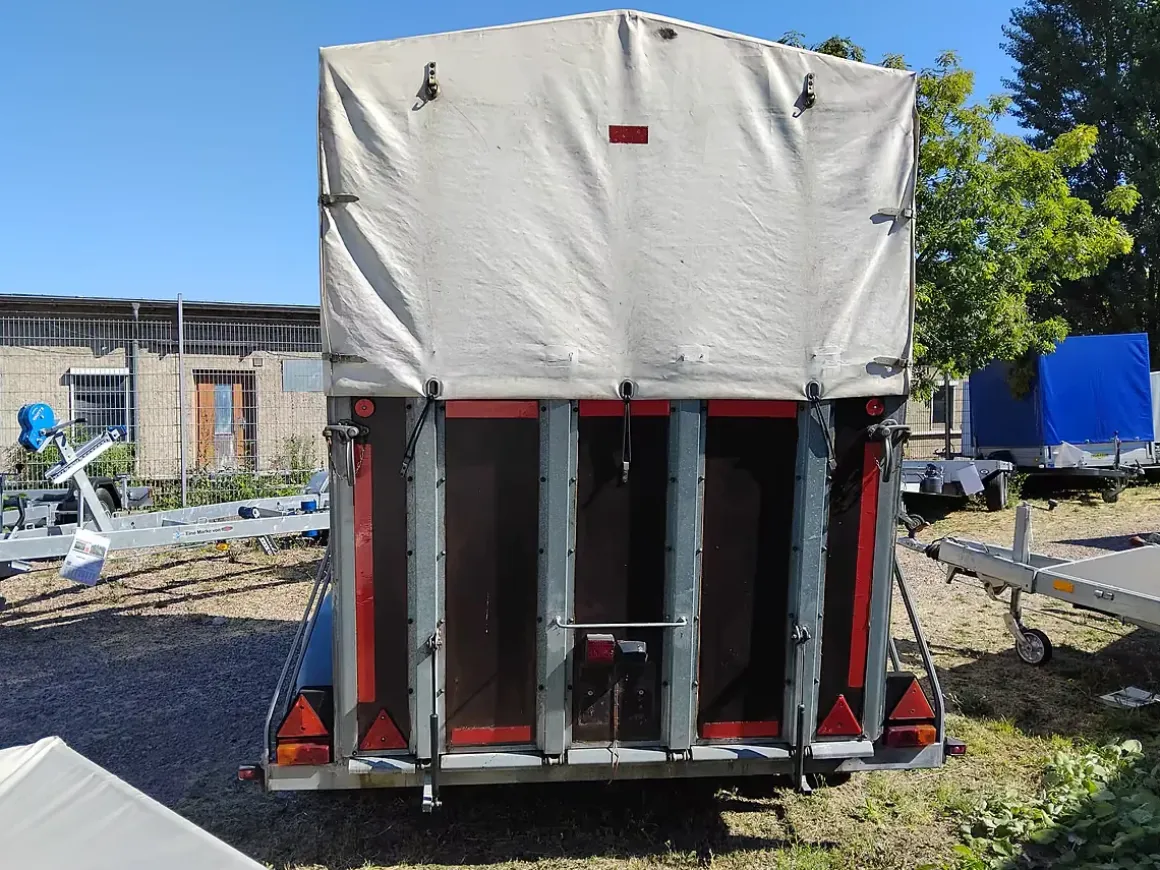 Gebrauchter Pferdeanhänger 2000 kg – Bastlerfahrzeug