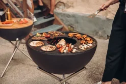 Höfats Bowl 70 Feuerschale Plancha-Grillset mit Dreibein