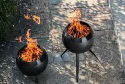 Höfats Moon 45 All Black Feuerschale mit hohem Fuß