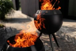Höfats Moon 45 All Black Feuerschale mit hohem Fuß