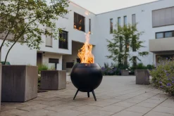 Höfats Moon 45 All Black Feuerschale mit niedrigem Fuß
