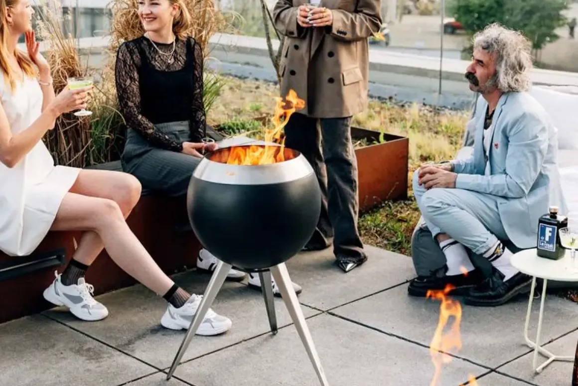 Höfats Moon 45 Feuerschale mit hohem Fuß