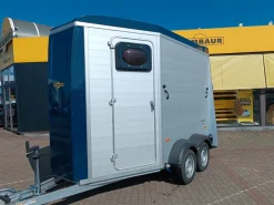 Humbaur Pferdeanhänger Notos-ALU 2400kg    inkl. Frontausstieg & dreh/schwenkbare Heckklappe