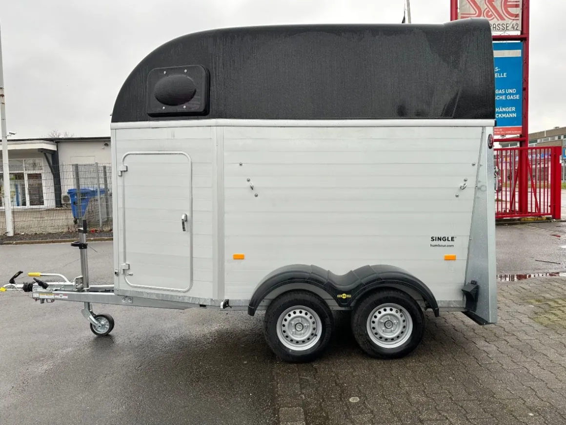 Humbaur Pferdeanhänger Single Alu 1600 kg mit Sattelkammer
