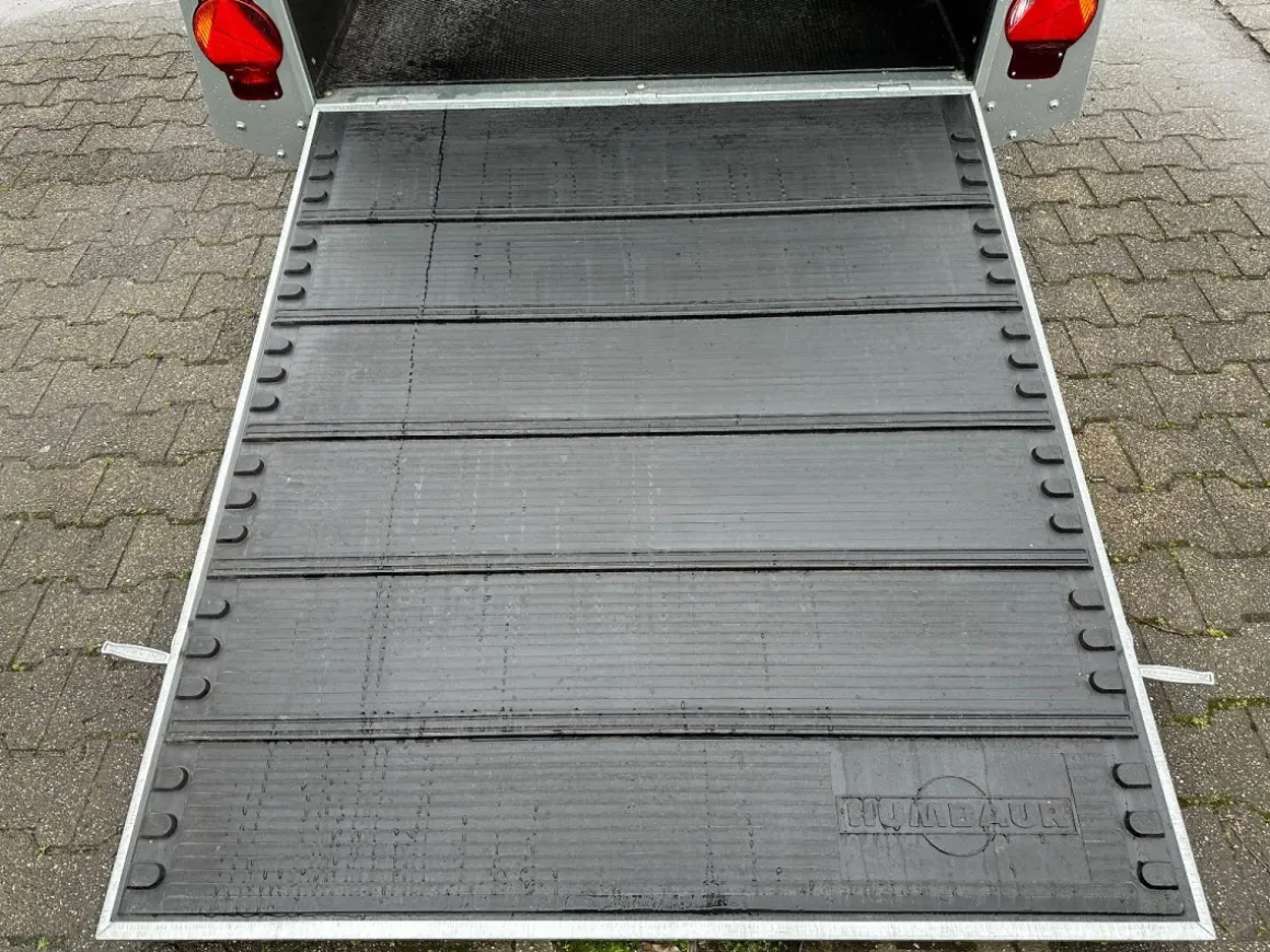 Humbaur Pferdeanhänger Single Alu 1600 kg mit Sattelkammer