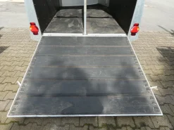 Humbaur Xanthos Pferdeanhänger mit Sattelkammer 2.400 kg gebraucht