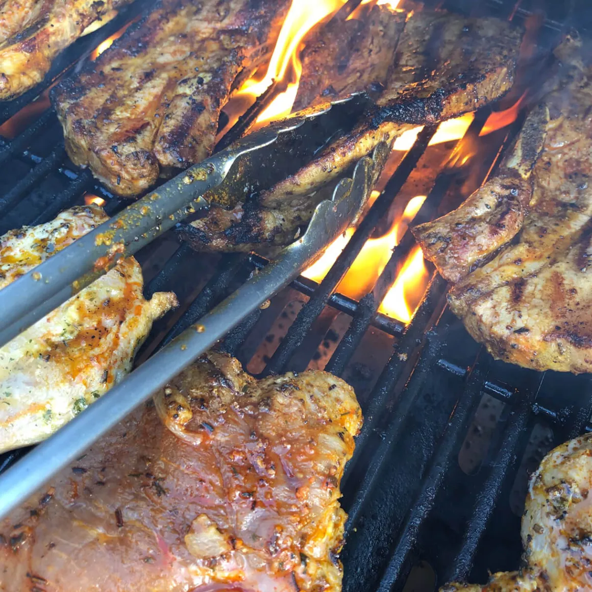 8 kg Premium BBQ Gas-Flasche mit Grill-Bürste & XXL Grill-Zange