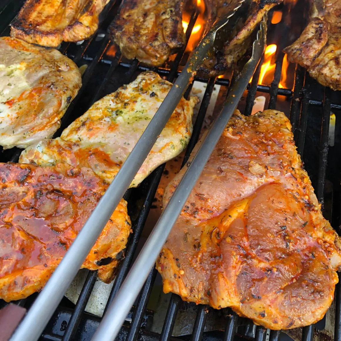 8 kg Premium BBQ Gas-Flasche mit Grill-Bürste & XXL Grill-Zange