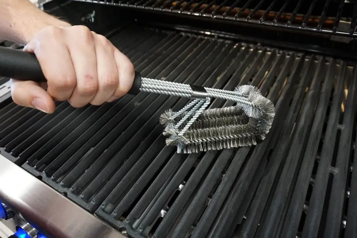 8 kg Premium BBQ Gas-Flasche mit Grill-Bürste & XXL Grill-Zange