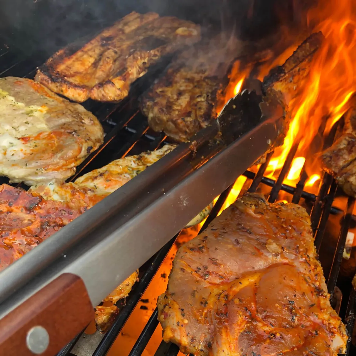 8 kg Premium BBQ Gas-Flasche mit Grill-Bürste & XXL Grill-Zange