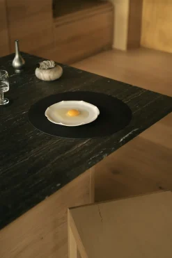LIND DNA Tischset circle L Corduroy Black Ink  Ø 38 cm recyceltes Leder