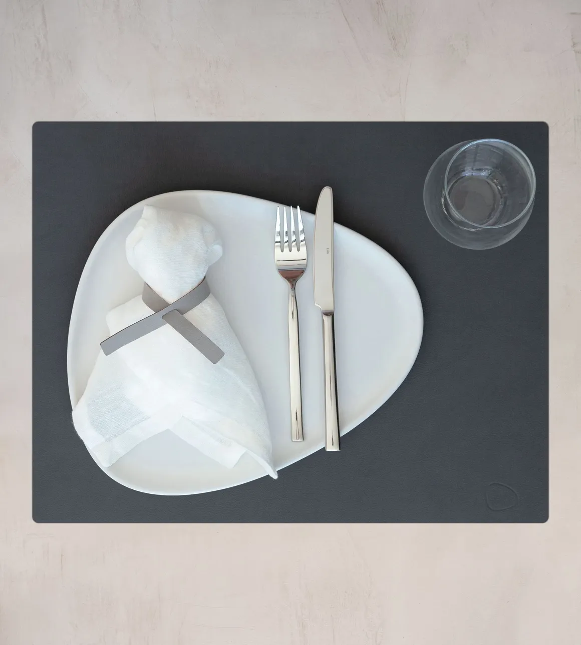 LIND DNA Tischset Square L Nupo Anthracite 35x45 cm recyceltes Leder