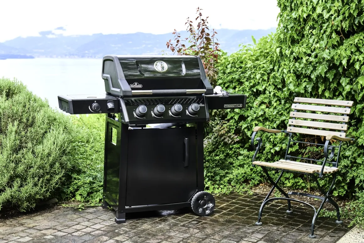 Napoleon Freestyle 425 S&E Sonderedition 2026 mit Seitenbrenner schwarz