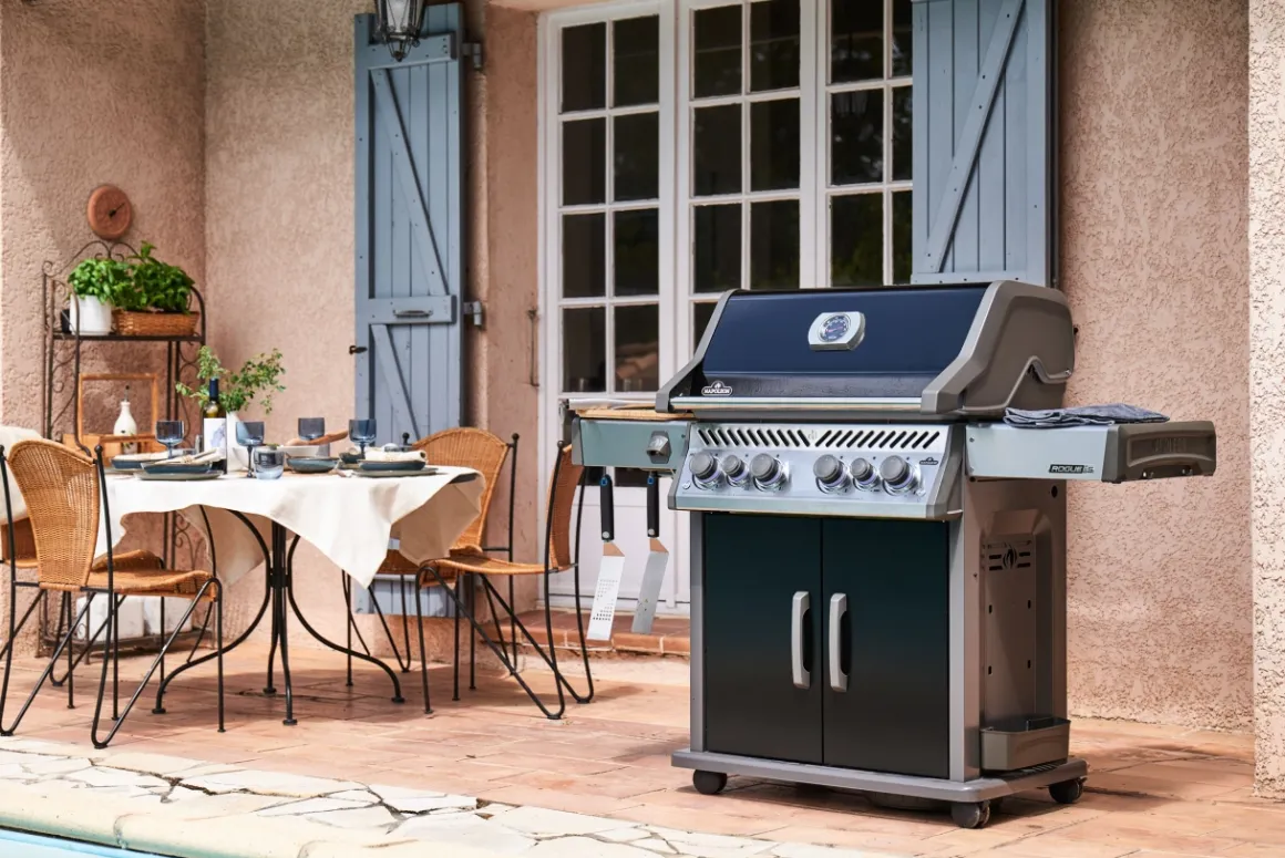 Napoleon Rogue PRO-S 525 mit Gussrosten mit Backburner und Sizzle Zone