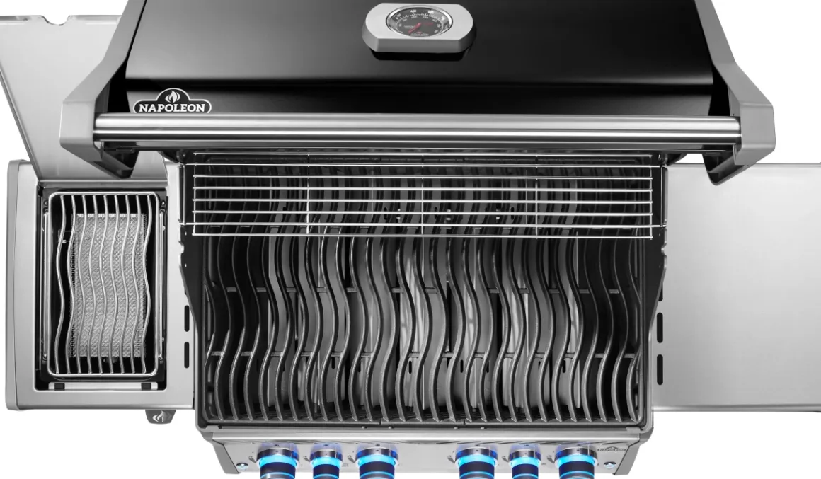 Napoleon Rogue PRO-S 525 mit Gussrosten mit Backburner und Sizzle Zone