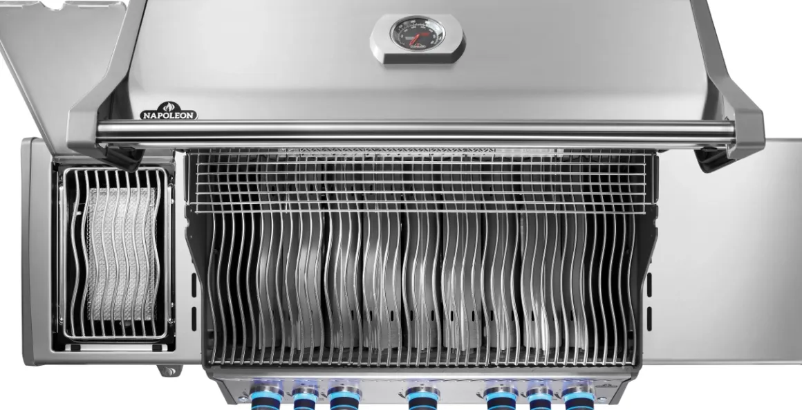 Napoleon Rogue PRO-S 625 mit Infrarot-Seiten (Sizzle Zone)- und Heckbrenner