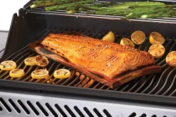 Napoleon Rogue PRO-S 625 mit Infrarot-Seiten (Sizzle Zone)- und Heckbrenner