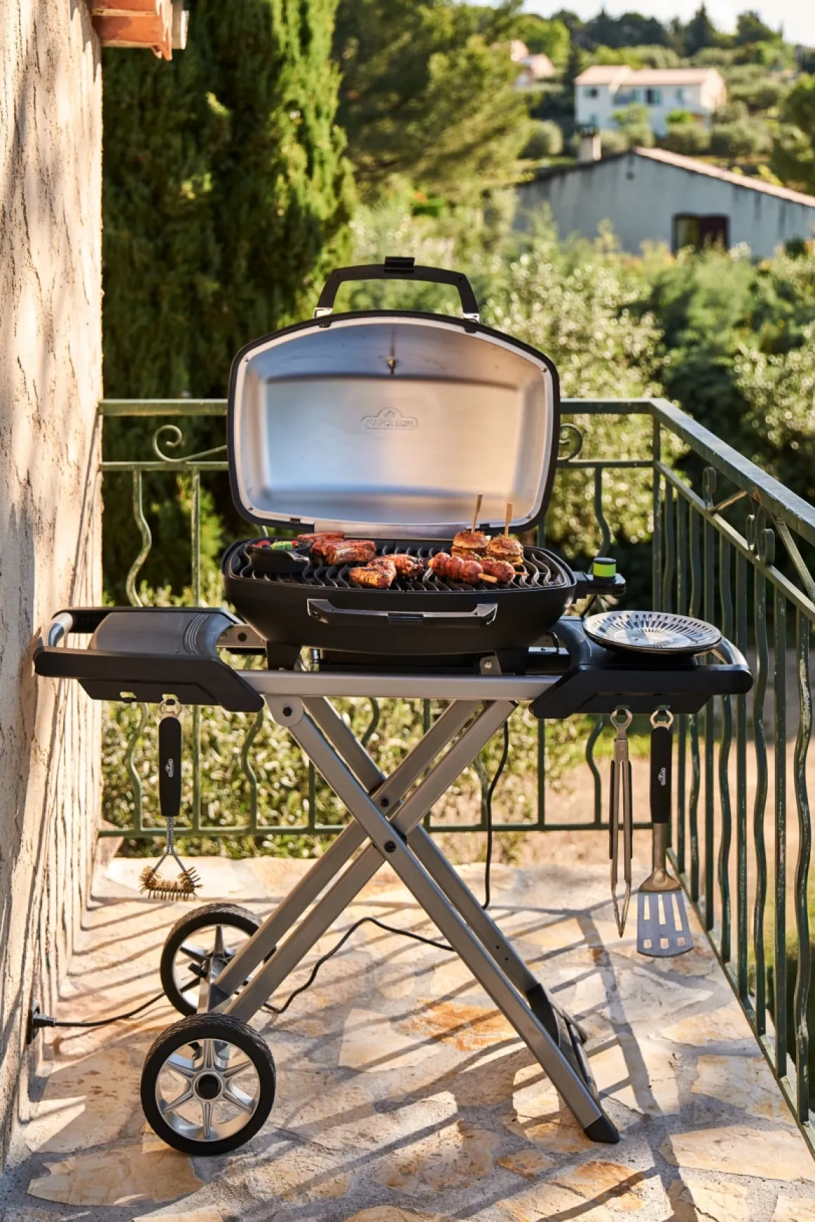 Napoleon Travel Q PRO285EX Elektrogrill mit Scherenwagen
