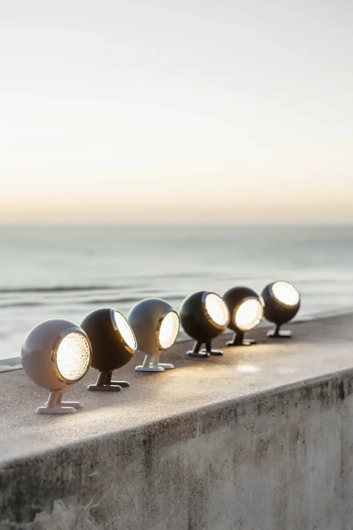 Norbitt Mr. Wattson wiederaufladbare LED Lampe - Tiefschwarz