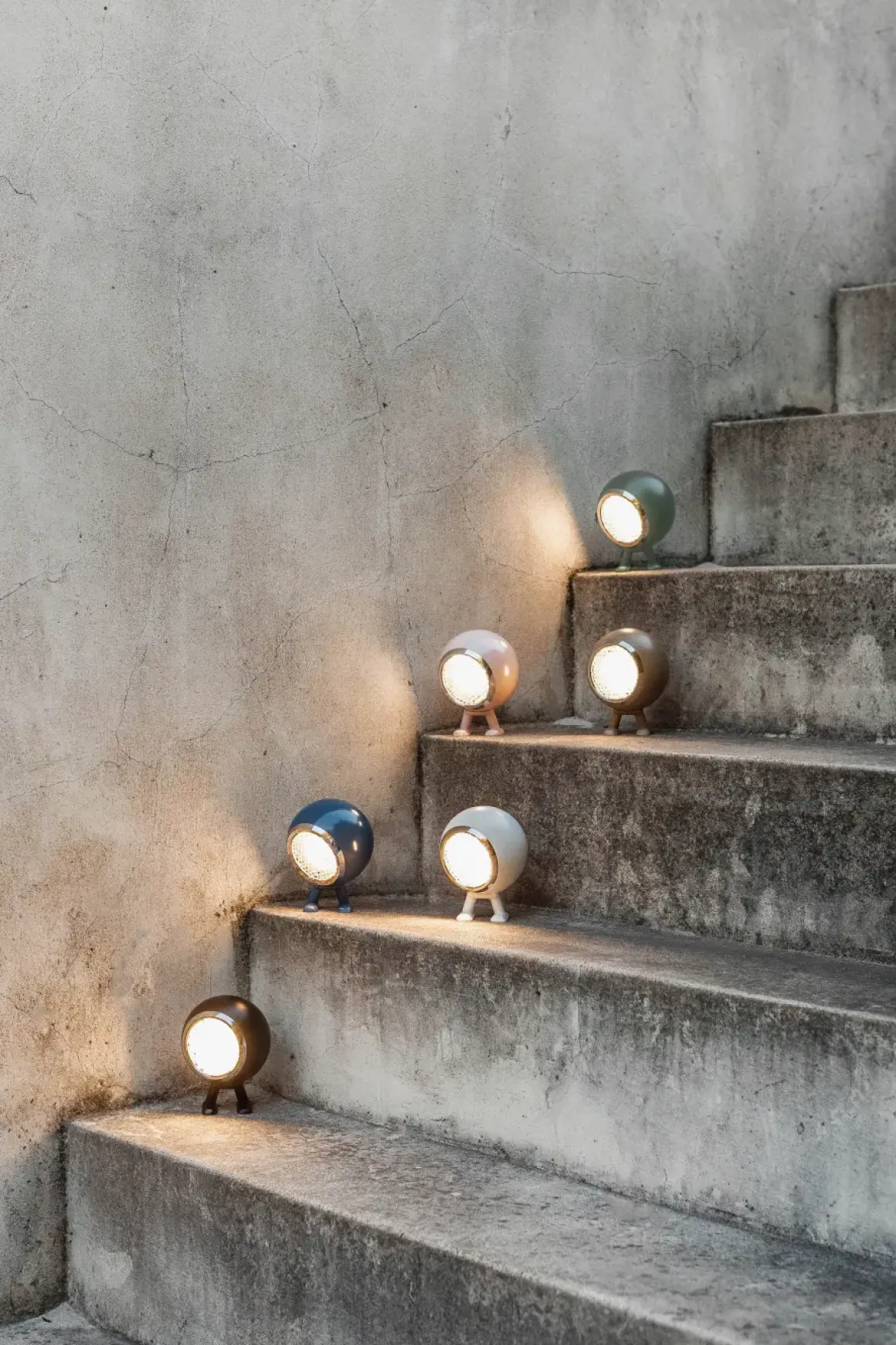 Norbitt Mr. Wattson wiederaufladbare LED Lampe - Tiefschwarz