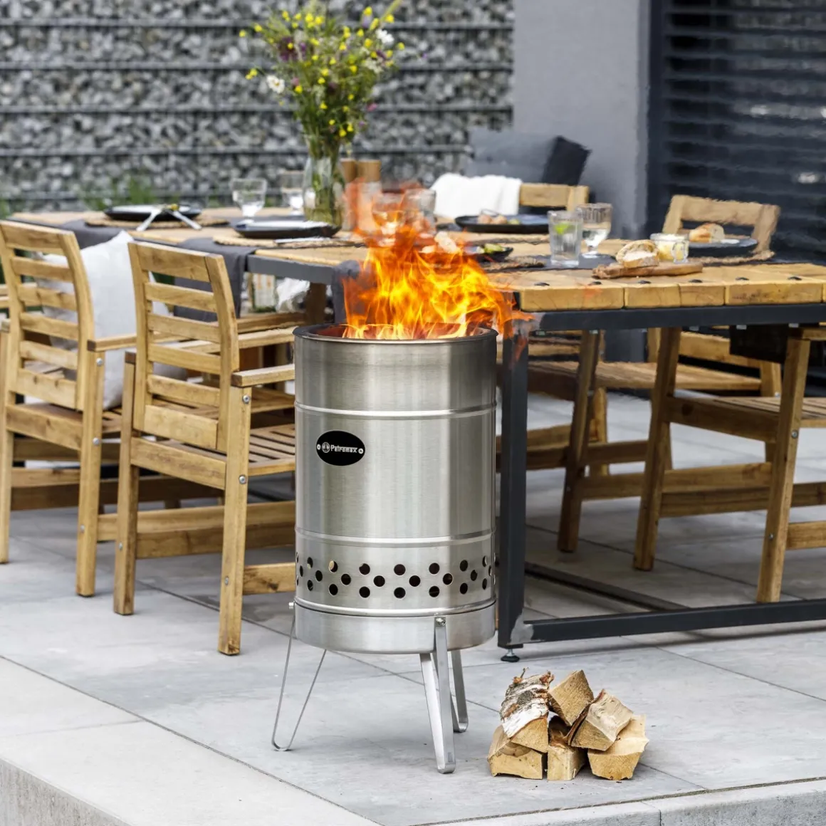 Petromax Pyron Mobile Feuertonne & Outdoor Kochstelle Black Edition
