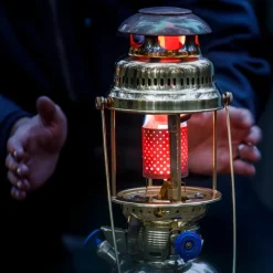 Petromax Starklichtlampe | Petroleumlampe Messing | Gold mit Reflektorschirm
