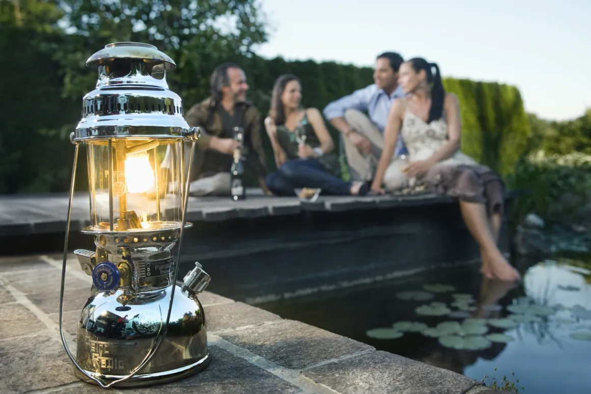 Petromax Starklichtlampe | Petroleumlampe Messing | Gold mit Reflektorschirm