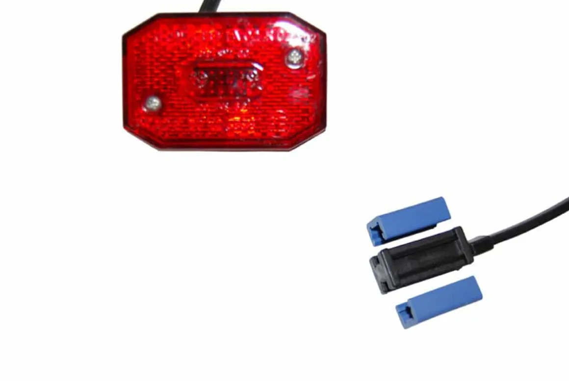 Positionsleuchte rot C5W 12V & 24V Ø65x60mm E9 Geprüft
