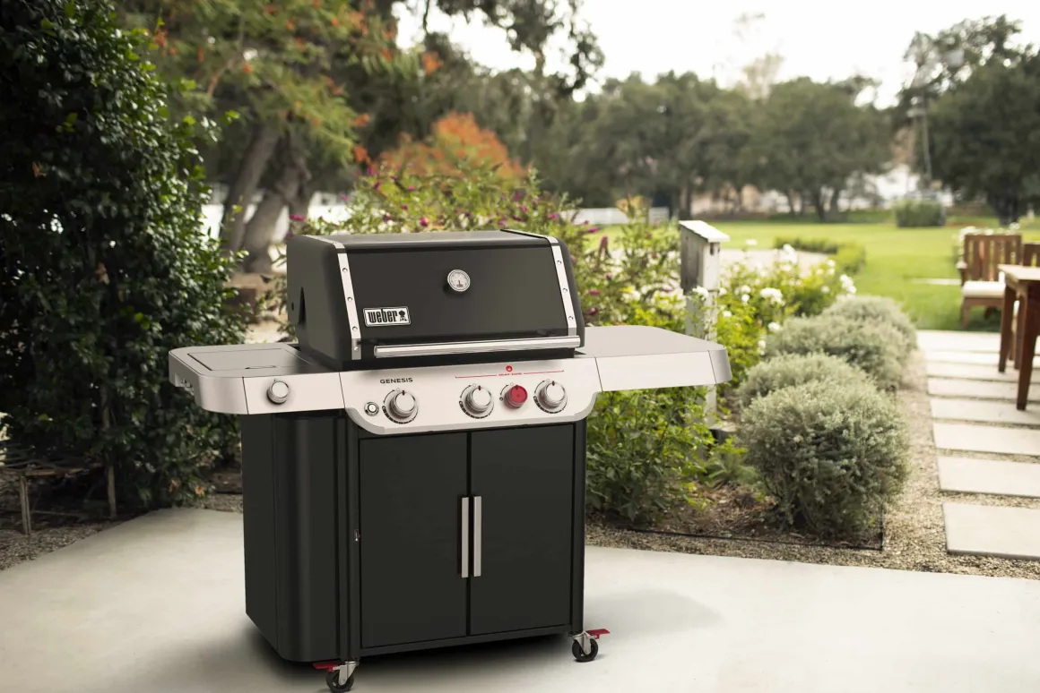 Weber Genesis E-335 Gasgrill mit Sear Zone und Seitenkocher
