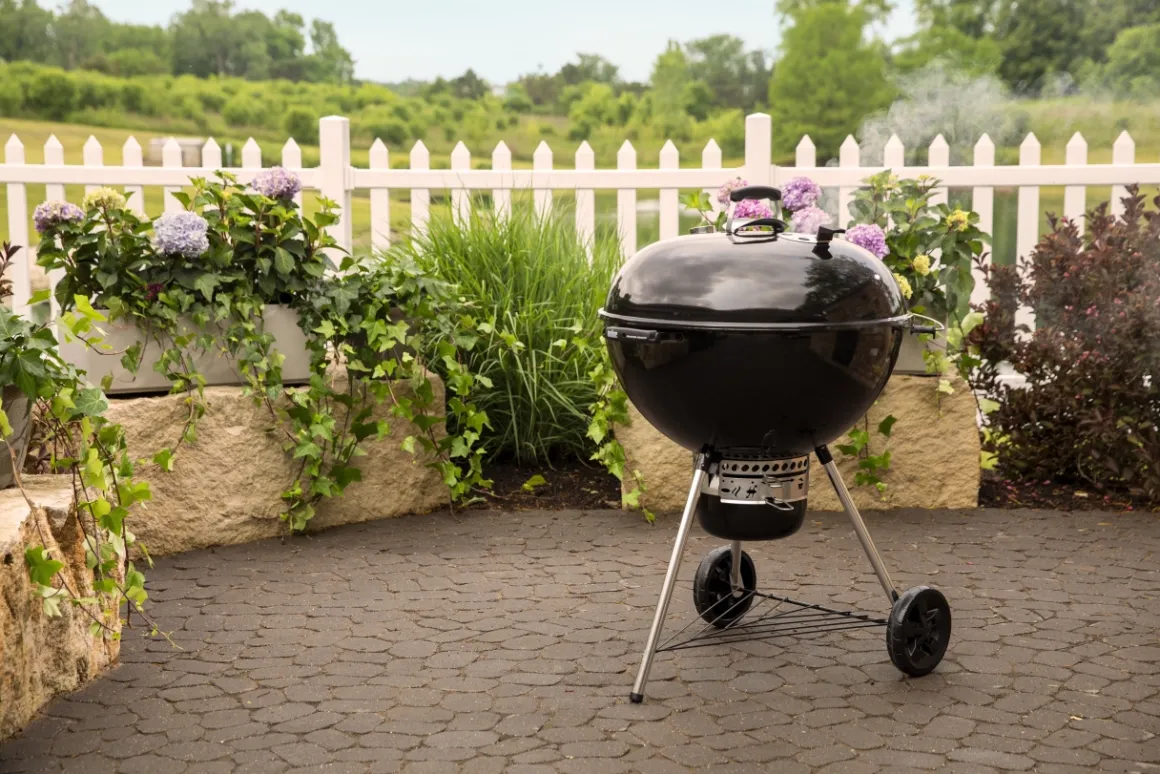 Weber Master Touch E-6755 Holzkohlegrill