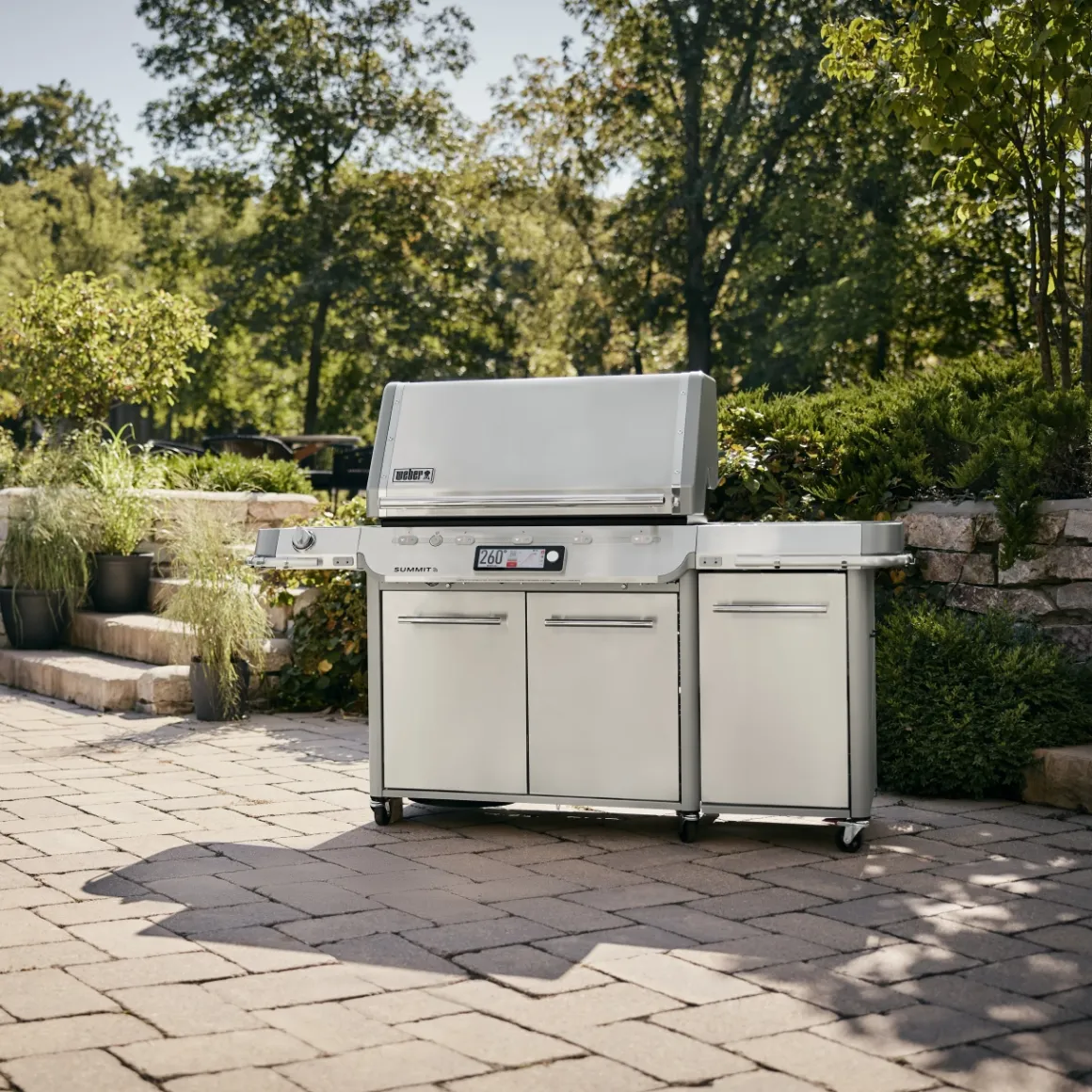 Weber Summit FS38X S Smart Gasgrill mit Rotisserie und 800 Grad Brenner