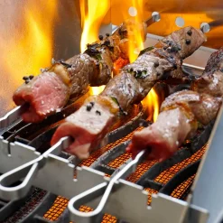 Windschutz für Napoleon und Broil King 800 Grad Seitenkocher | Sizzle Zone (groß) mit Spießauflage